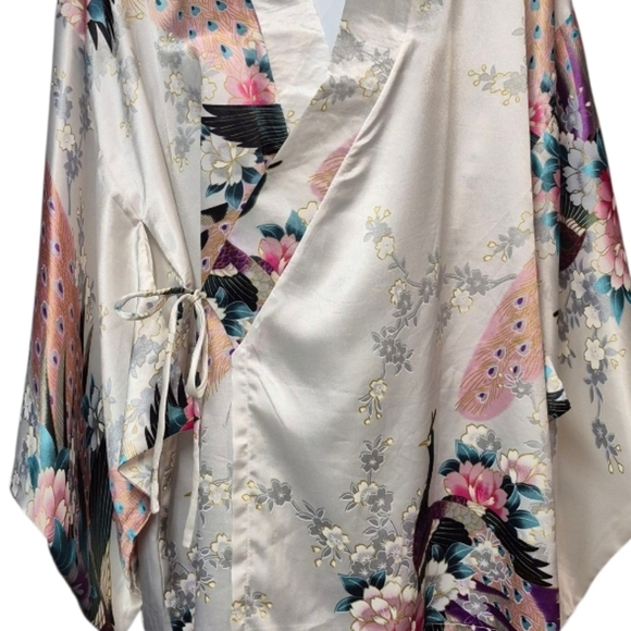 Elegant Floral Silk Short Kimono Robe Floral - Picture 4 of 12